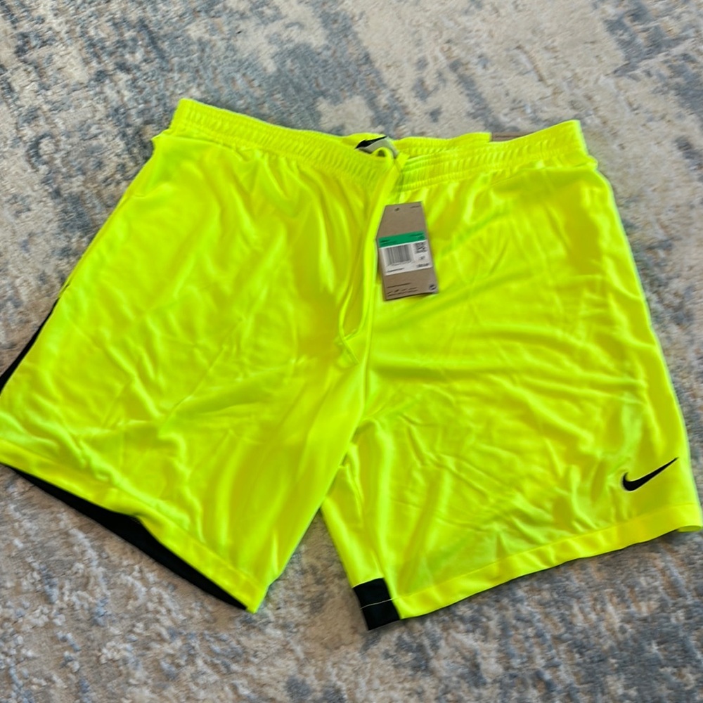 Nike men’s Yellow Athletic Shorts Lightweight Moisture-Wicking  XL NWT
